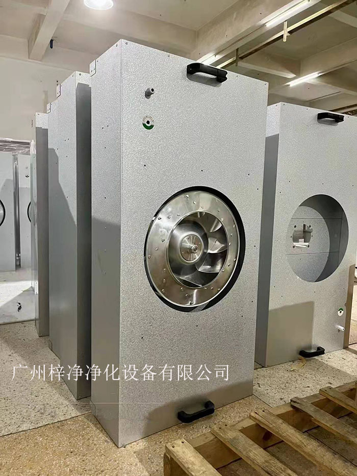 群控FFU是把幾十,幾百乃至上千臺(tái)FFU通過FFU監(jiān)控主機(jī)將其連接起來(lái)并進(jìn)行監(jiān)控。